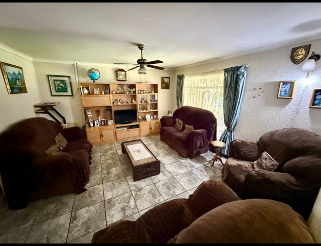 4 BEDROOM FREESTANDING FOR SALE IN COSMOSRAND